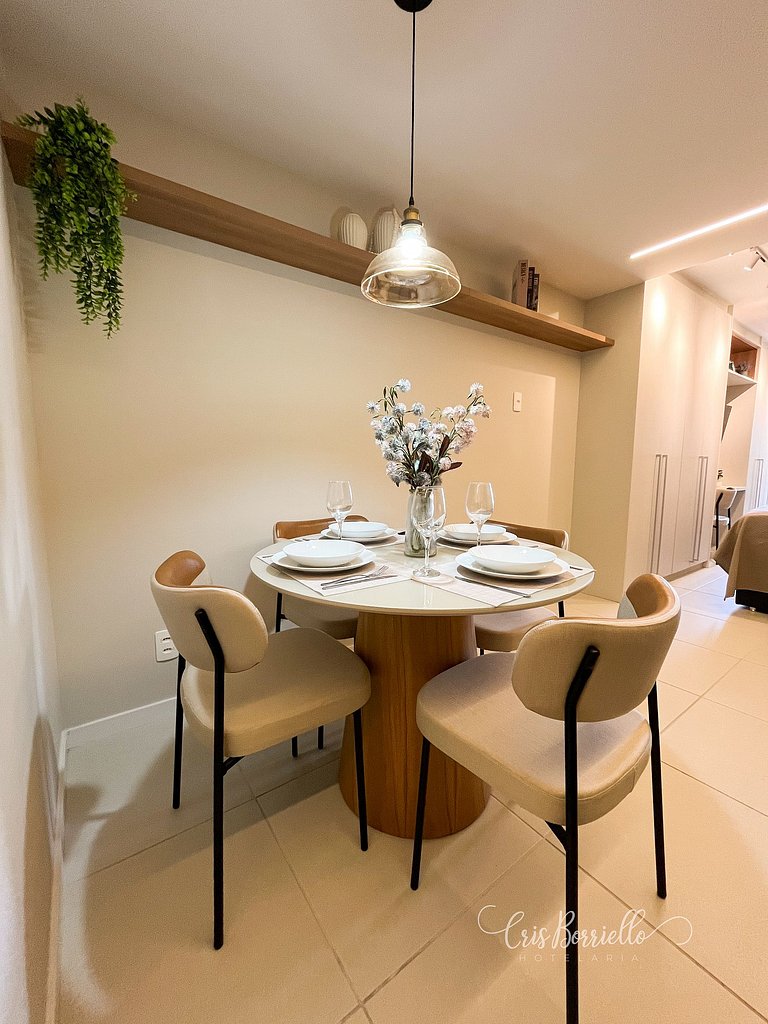 Studio central com piscina+wifi em 6X sem juros