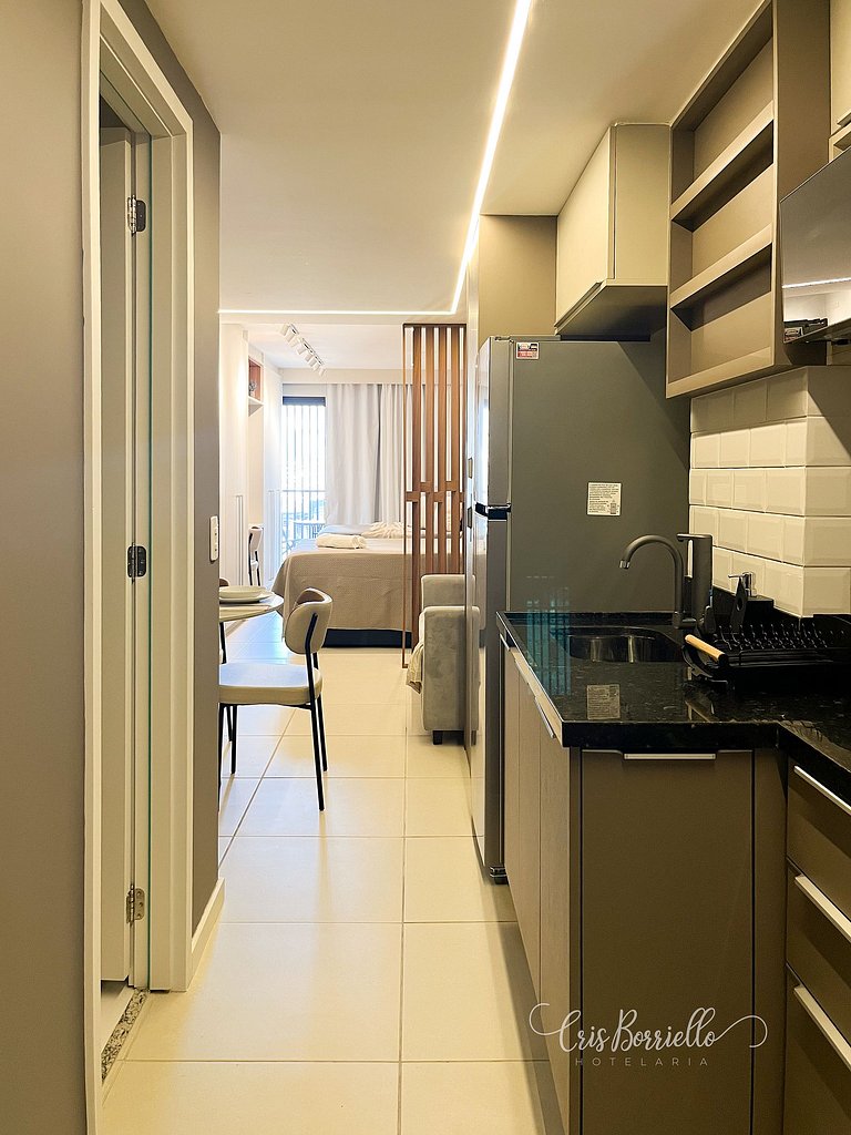 Studio central com piscina+wifi em 6X sem juros