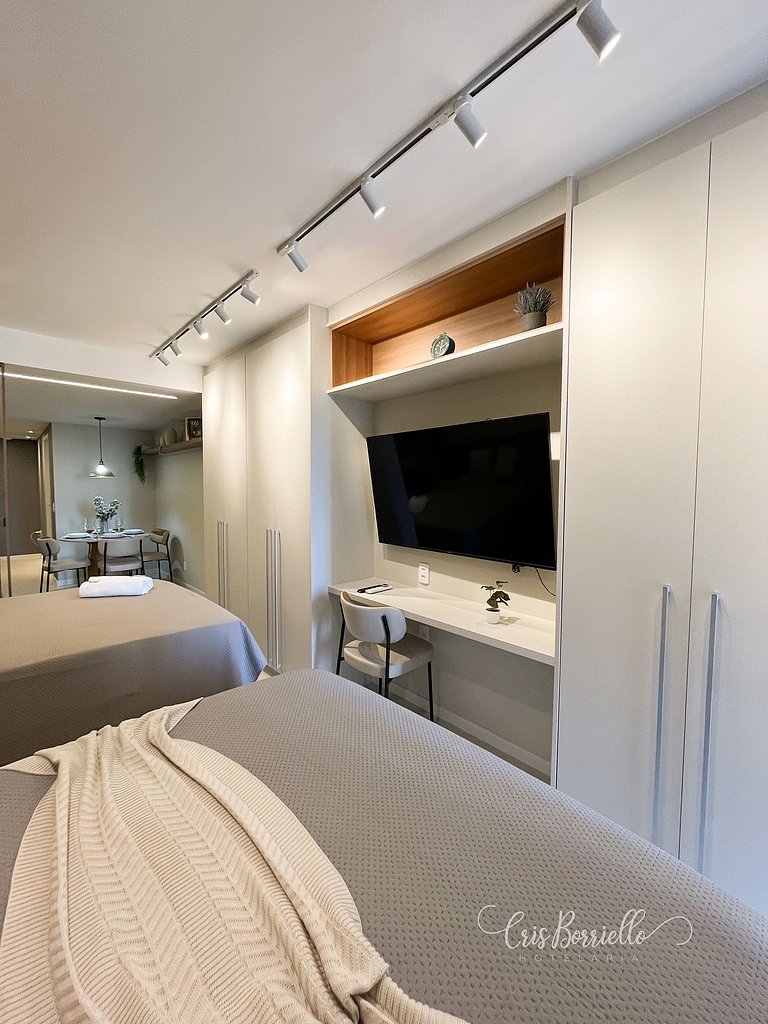 Studio central com piscina+wifi em 6X sem juros