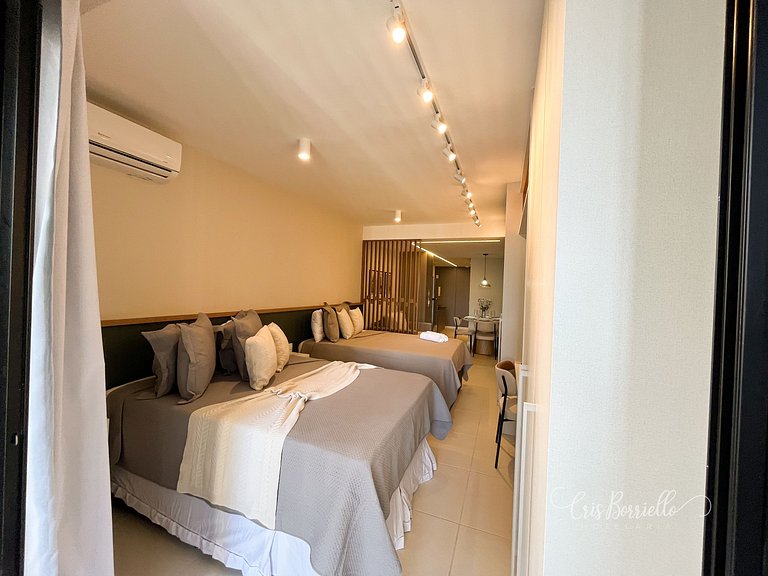 Studio central com piscina+wifi em 6X sem juros