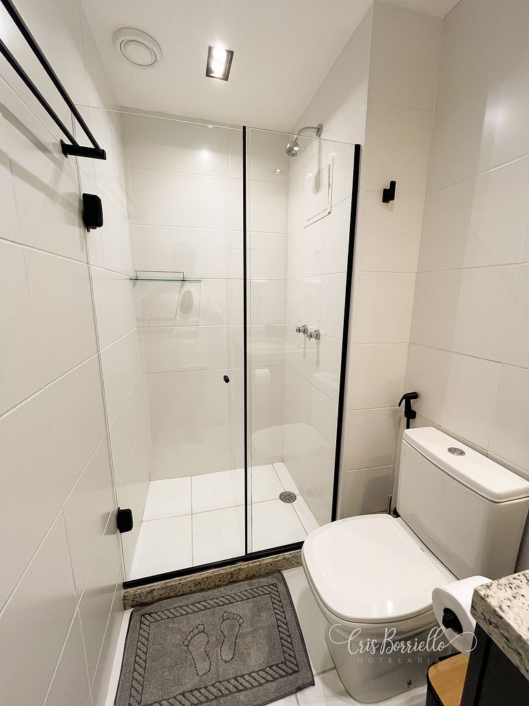 Studio central com piscina+wifi em 6X sem juros