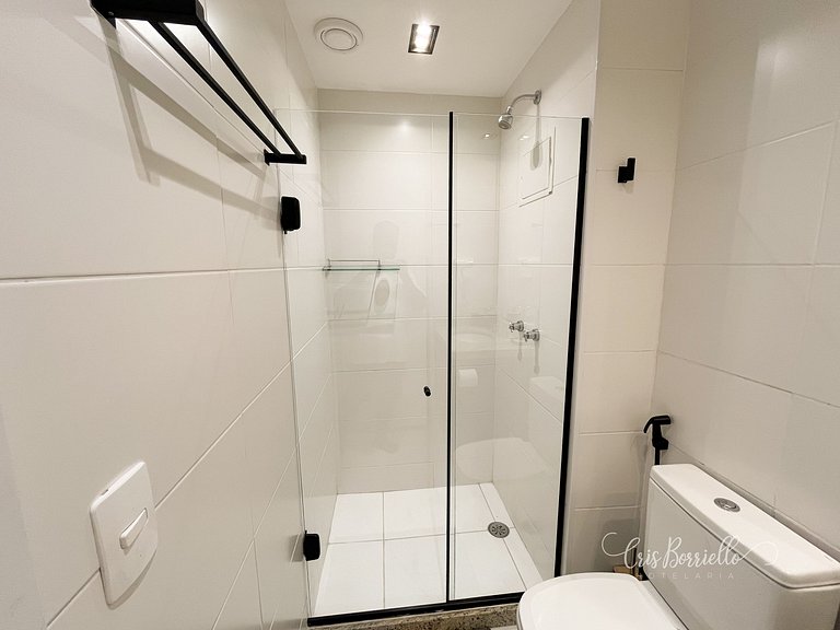 Studio central com piscina+wifi em 6X sem juros