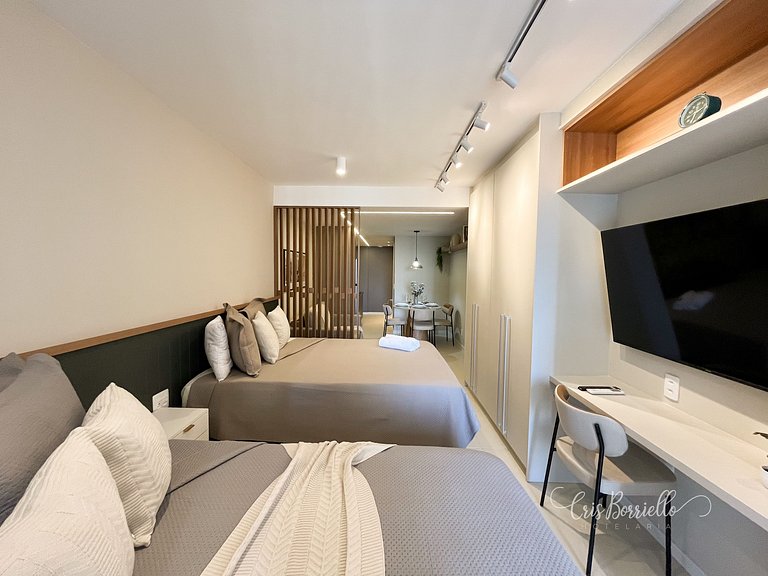 Studio central com piscina+wifi em 6X sem juros