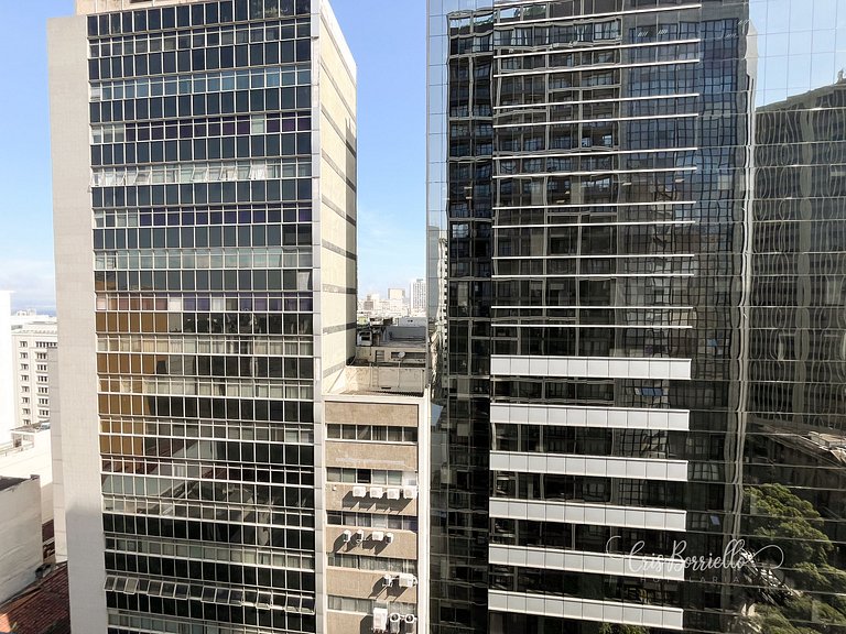 Studio central com piscina+wifi em 6X sem juros