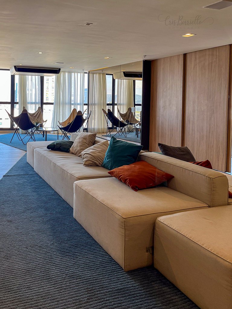 Studio central com piscina+wifi em 6X sem juros