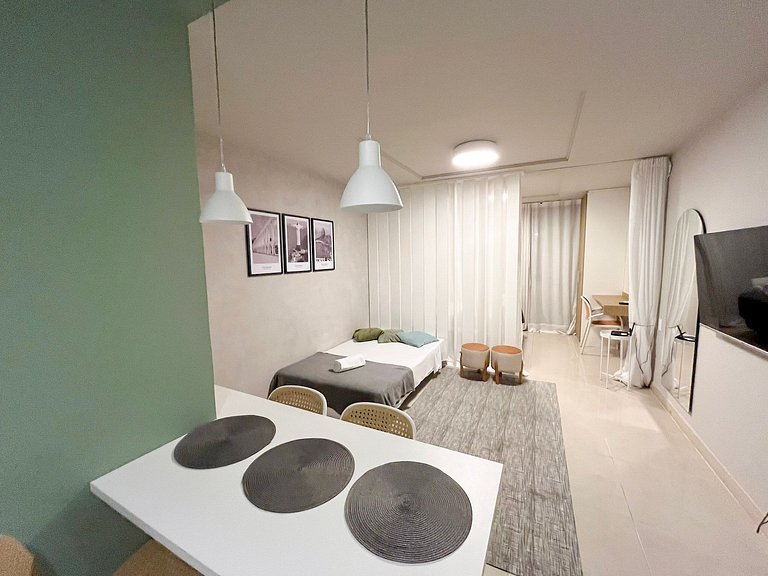 Estúdio amplo com piscina centro do rio