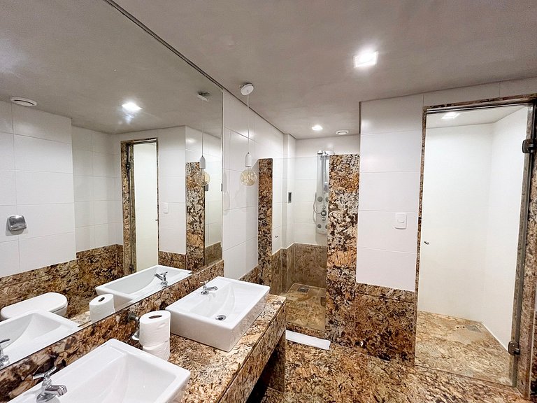 Estúdio amplo com piscina centro do rio