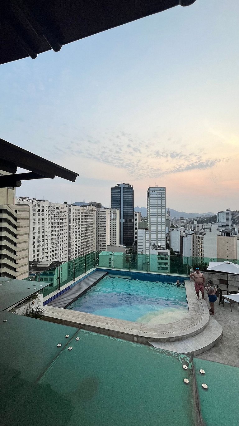 Estúdio amplo com piscina centro do rio