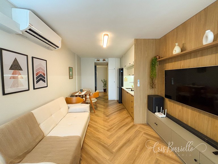 Estudio amplo com piscina e varanda