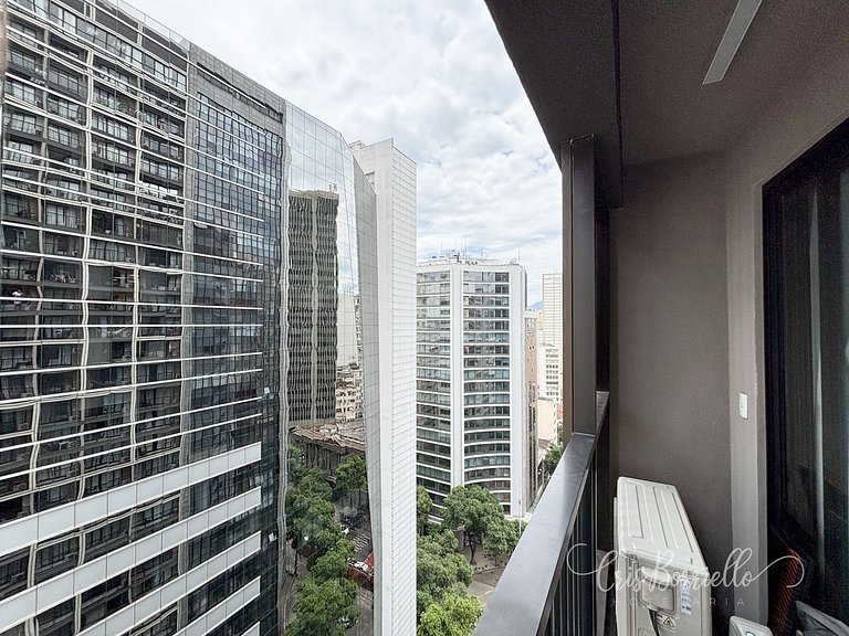 Estudio amplo com piscina e varanda