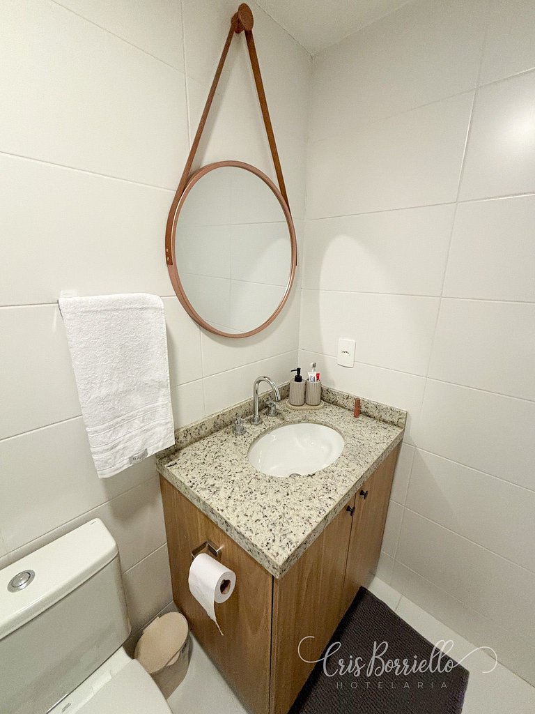 Estudio amplo com piscina e varanda