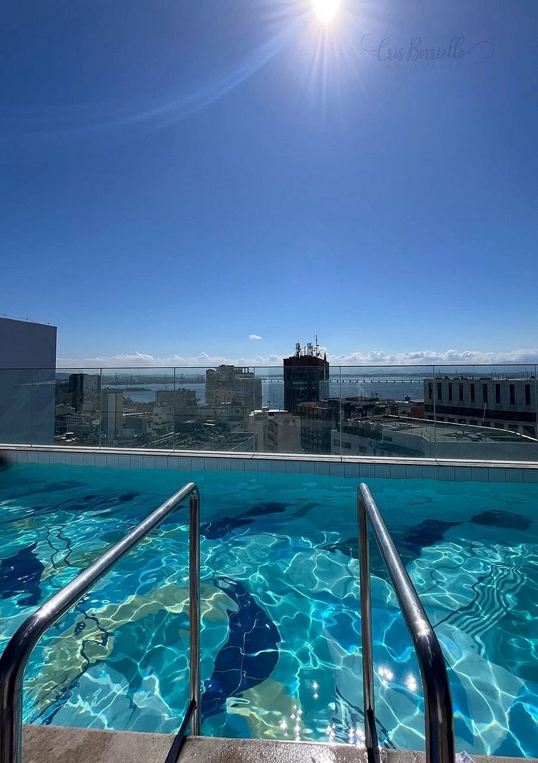 Estudio amplo com piscina e varanda