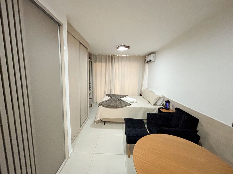 Estúdio com varanda no centro, piscina aquecida