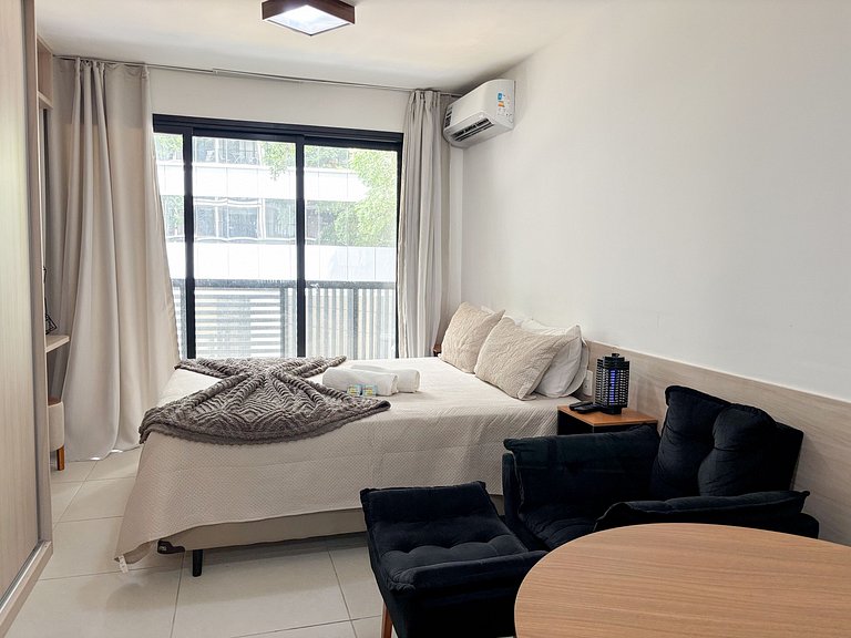 Estúdio com varanda no centro, piscina aquecida