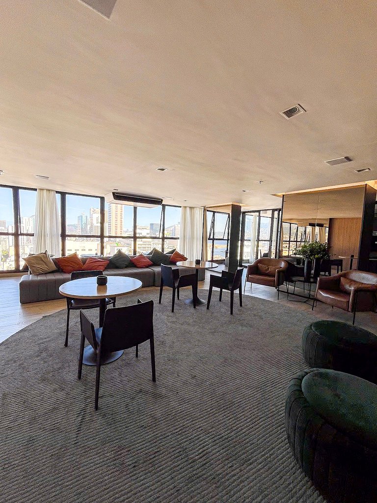 Estudio amplo com piscina aquecida e vista