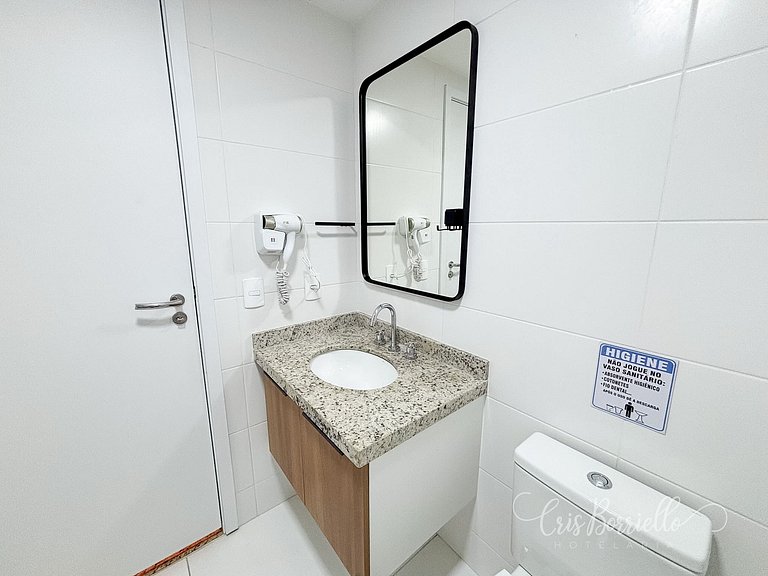 Estudio amplo com piscina aquecida e vista