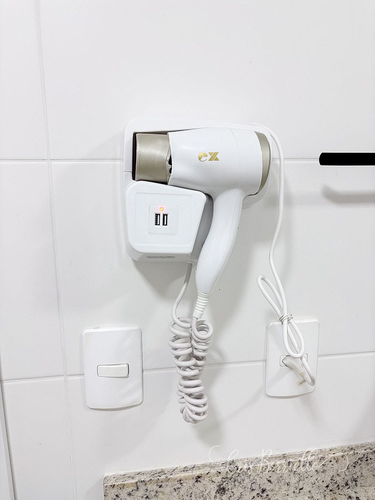 Estudio amplo com piscina aquecida e vista