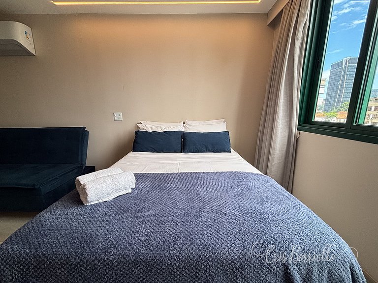 Studio perto da Colombo com piscina e vista